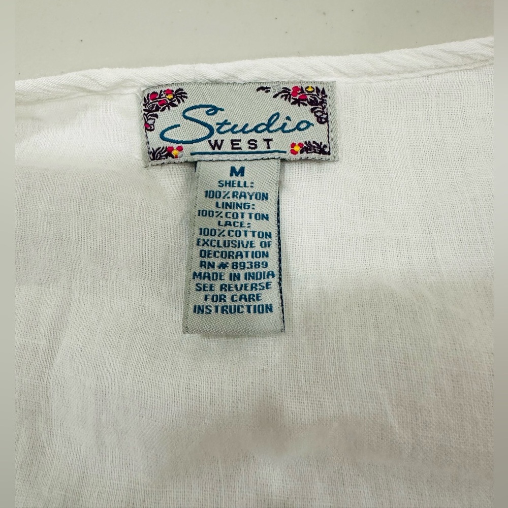 Studio West women's summer white light lace dress with embroidered Size M - Picture 5 of 9